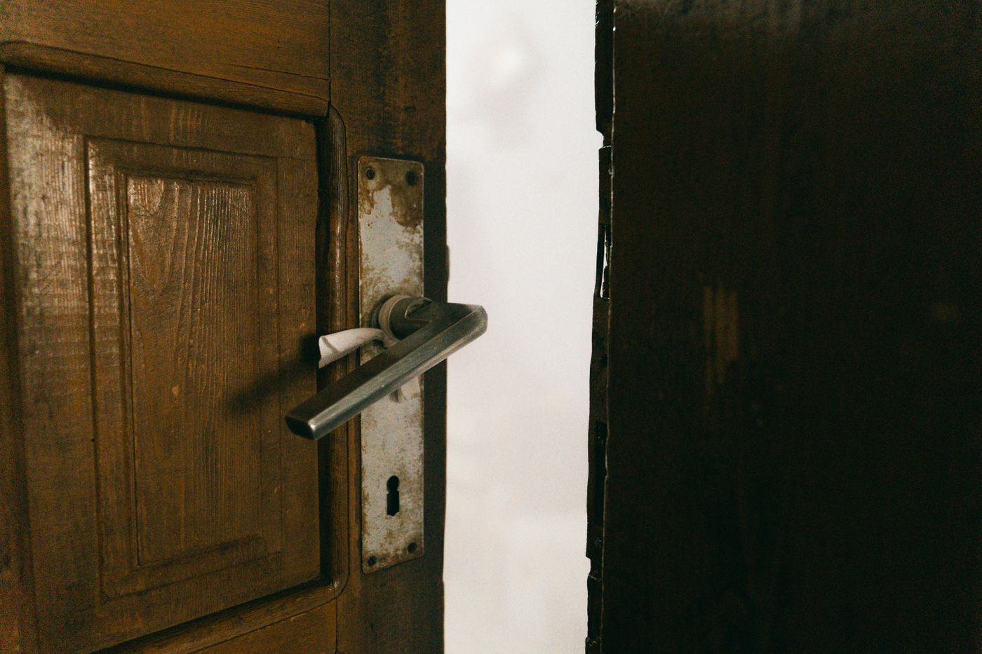 Door furniture and latch