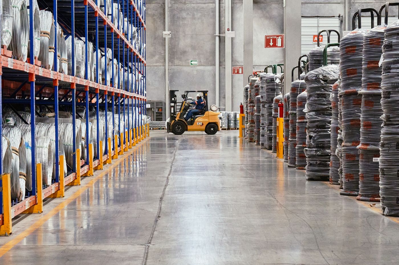 High-bay racking aisle
